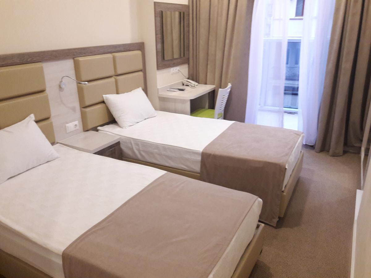Hotel Green Glass Batumi Kültér fotó