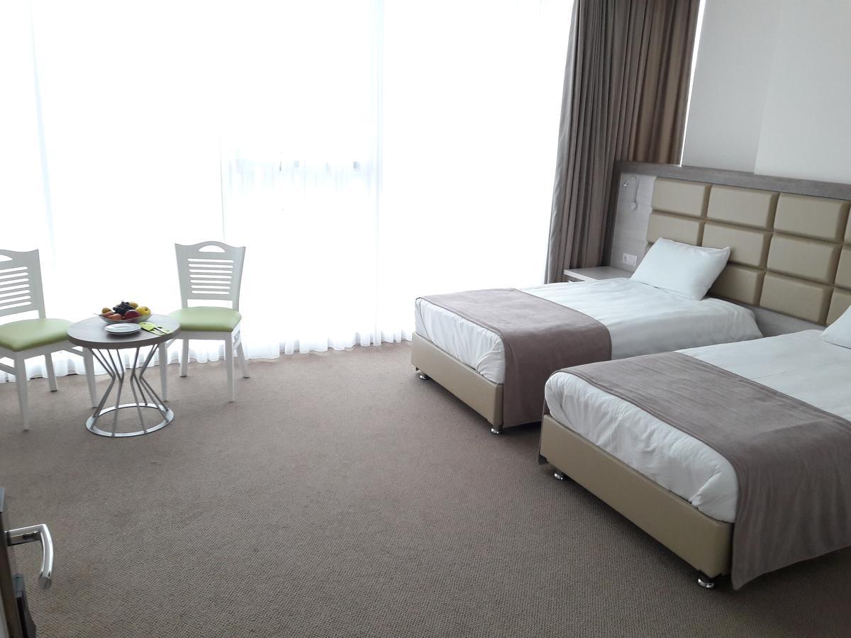 Hotel Green Glass Batumi Kültér fotó