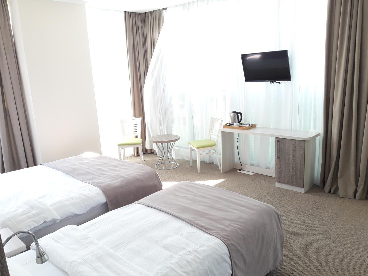 Hotel Green Glass Batumi Kültér fotó