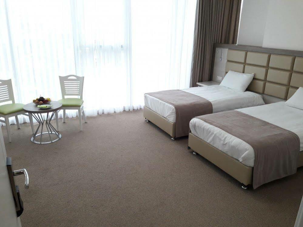 Hotel Green Glass Batumi Kültér fotó